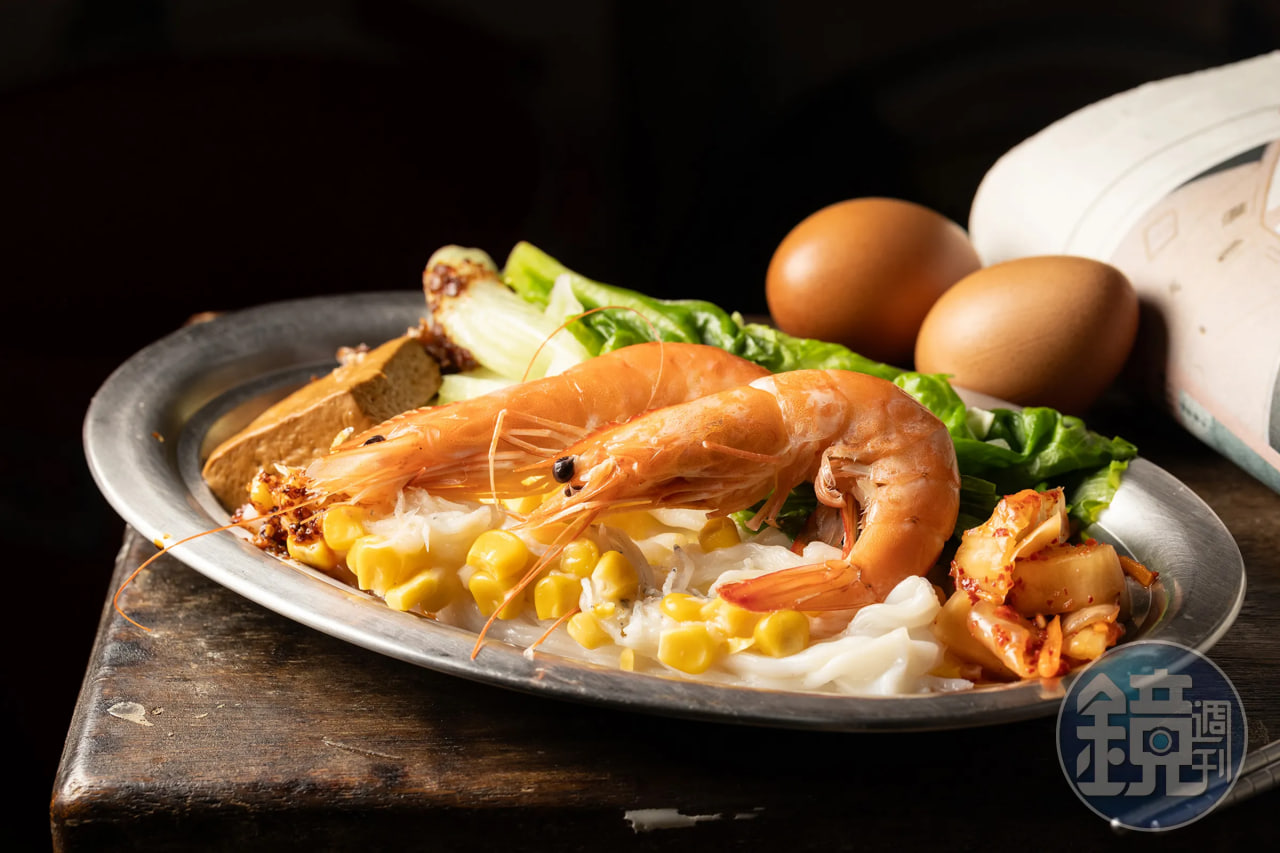 เจ้าของร้านใจดี แจกเครื่องเพิ่ม! “แป้งม้วนเสิร์ฟพร้อมน้ำเต้าหู้” ร้านอาหารเช้าเล็ก ๆ ข้างสวนสาธารณะ Shihpai ที่ใช้ความอร่อยแบบจัดเต็มชนะใจชาวบ้าน