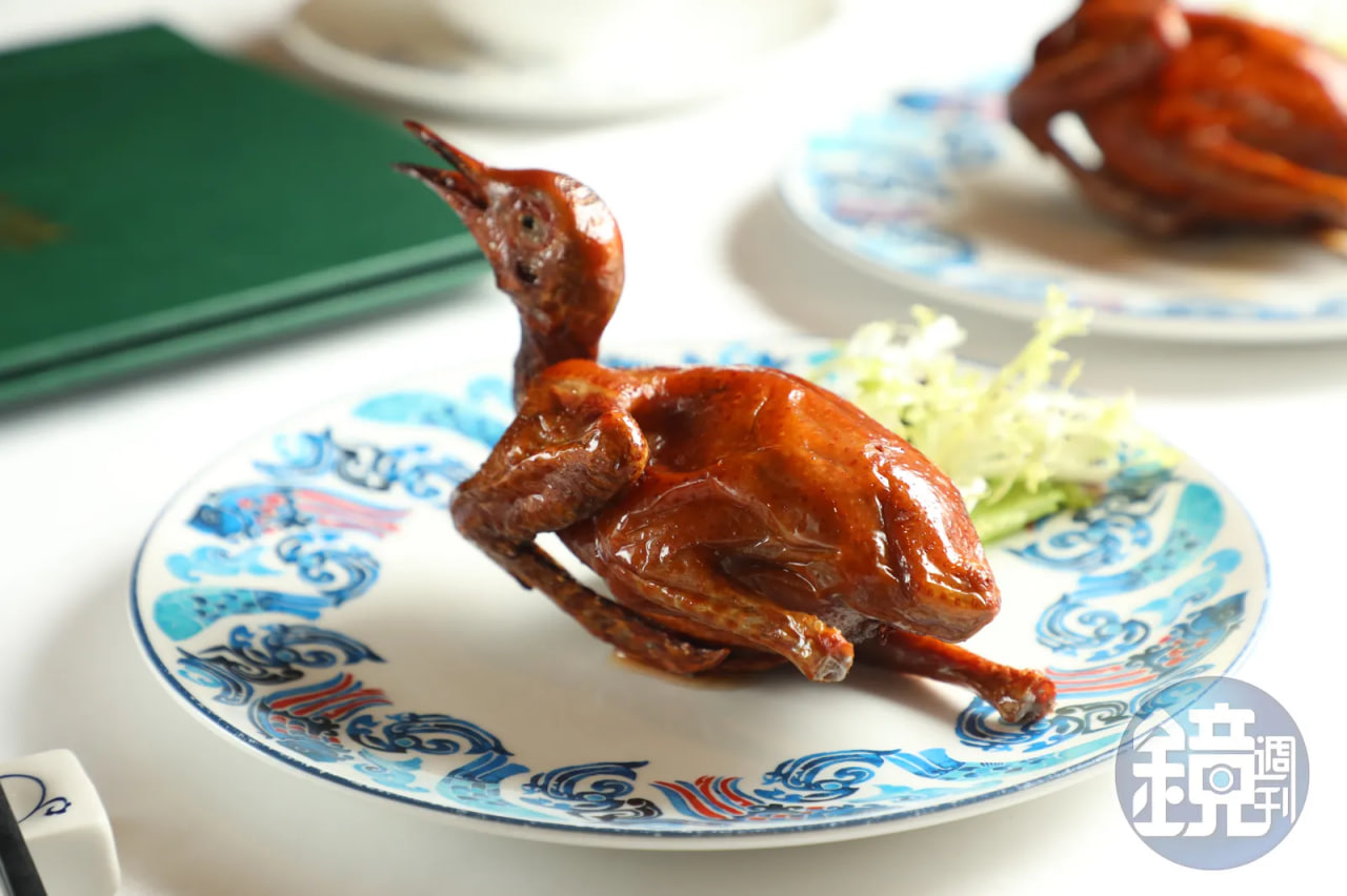 ร้าน “ครัวเทพเจ้าแห่งเชฟ (หรือ ‘เชฟเทพ’)” ย้ายร้านใหม่! ฟูเก๋อแนะนำเมนูห้ามพลาดสำหรับคนไต้หวันที่มาเที่ยวฮ่องกง คือ “นกพิราบทอดหนังกรอบ”