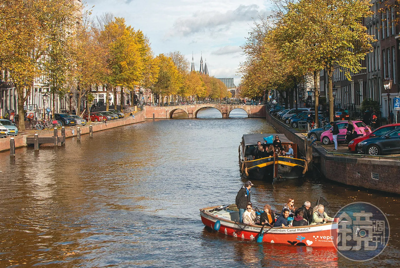 【แก๊งนักข่าว (มีคลิป)】ประสบการณ์เที่ยวสุดฮิต?! บินไป ‘เสียเงิน’ พายเรือเก็บขยะที่อัมสเตอร์ดัม